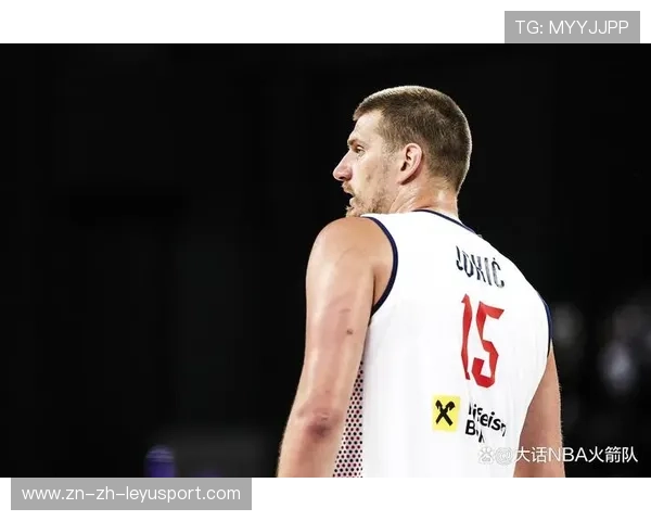 约基奇不看人传球，全场起立